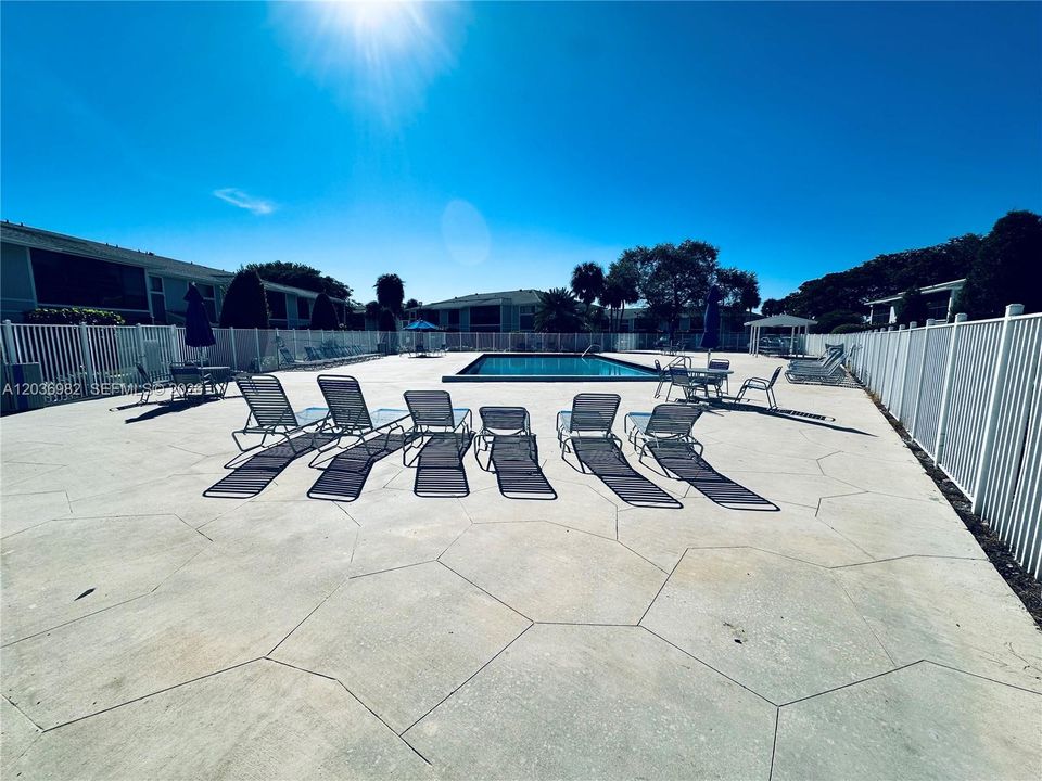 For Rent: $2,400 (2 beds, 2 baths, 924 Square Feet)