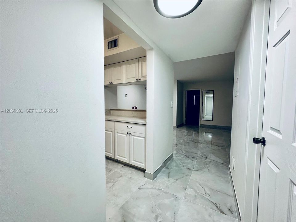 For Rent: $2,400 (2 beds, 2 baths, 924 Square Feet)
