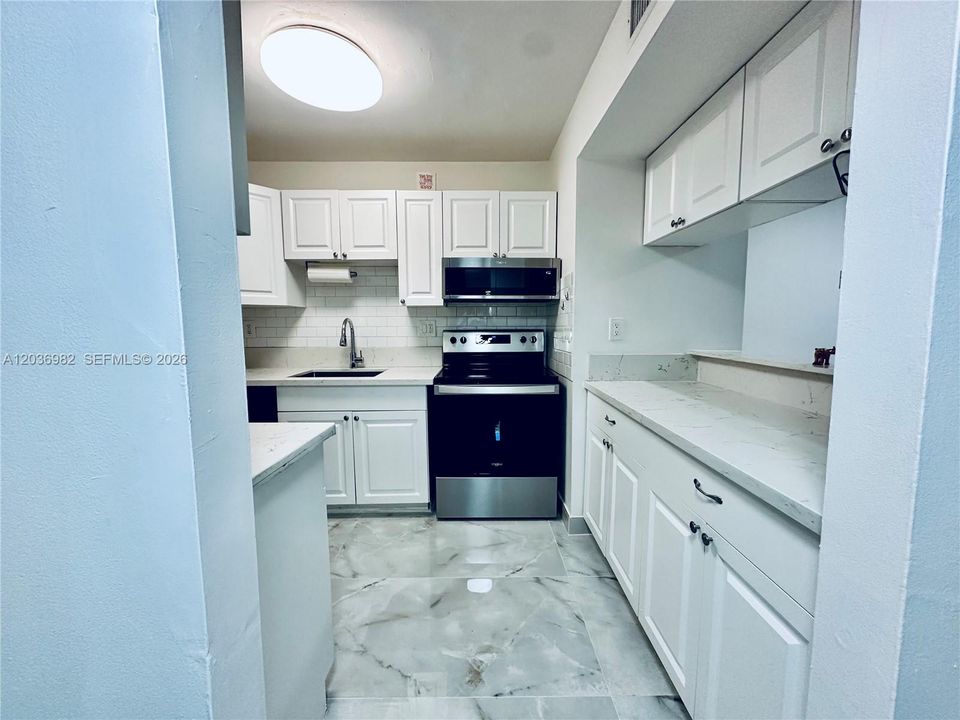 For Rent: $2,400 (2 beds, 2 baths, 924 Square Feet)
