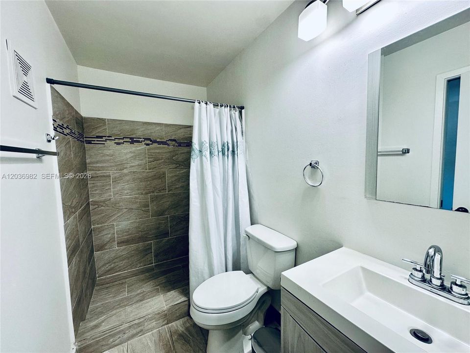 For Rent: $2,400 (2 beds, 2 baths, 924 Square Feet)