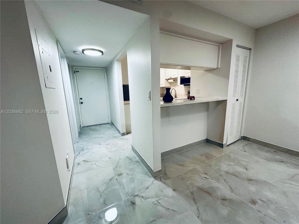 For Rent: $2,400 (2 beds, 2 baths, 924 Square Feet)