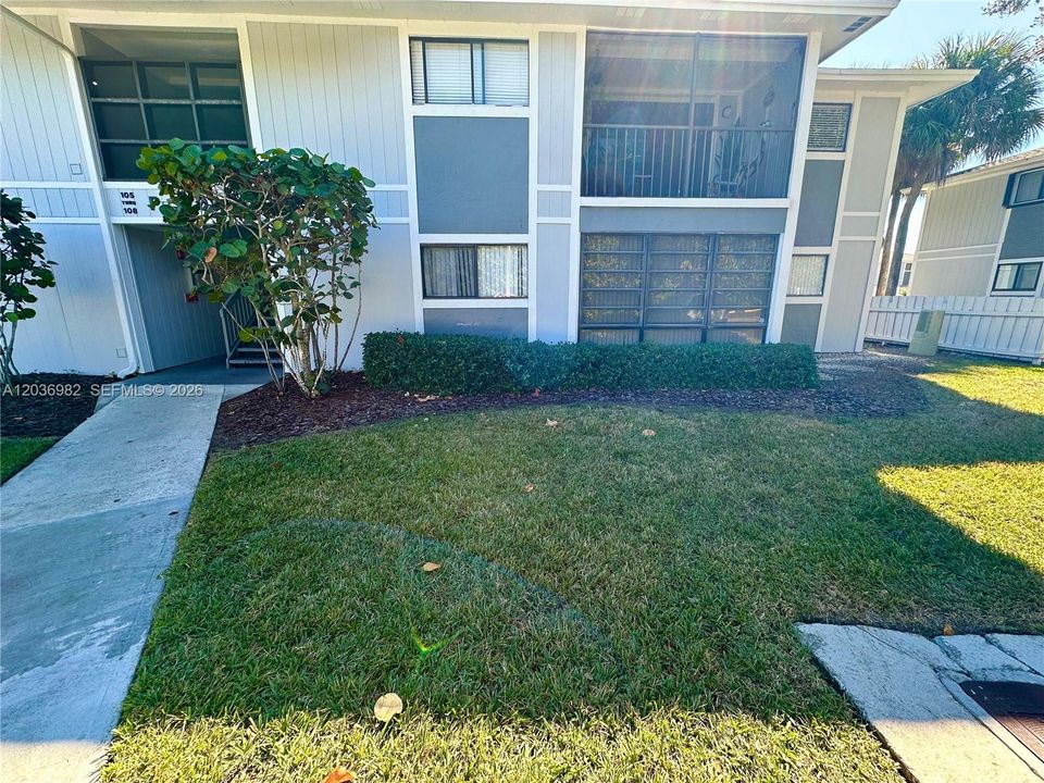 For Rent: $2,400 (2 beds, 2 baths, 924 Square Feet)