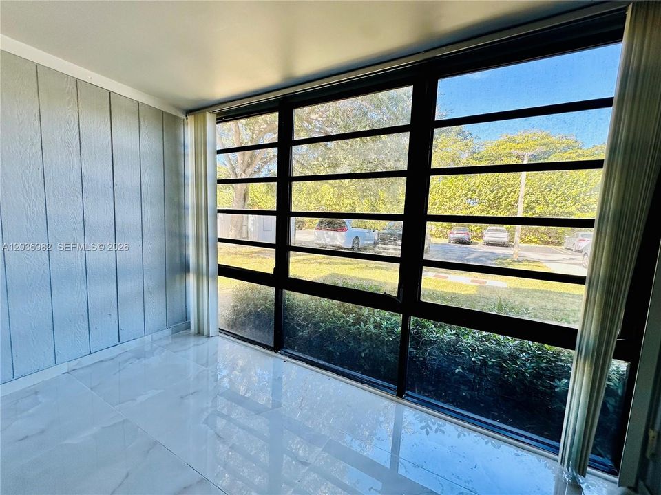 For Rent: $2,400 (2 beds, 2 baths, 924 Square Feet)