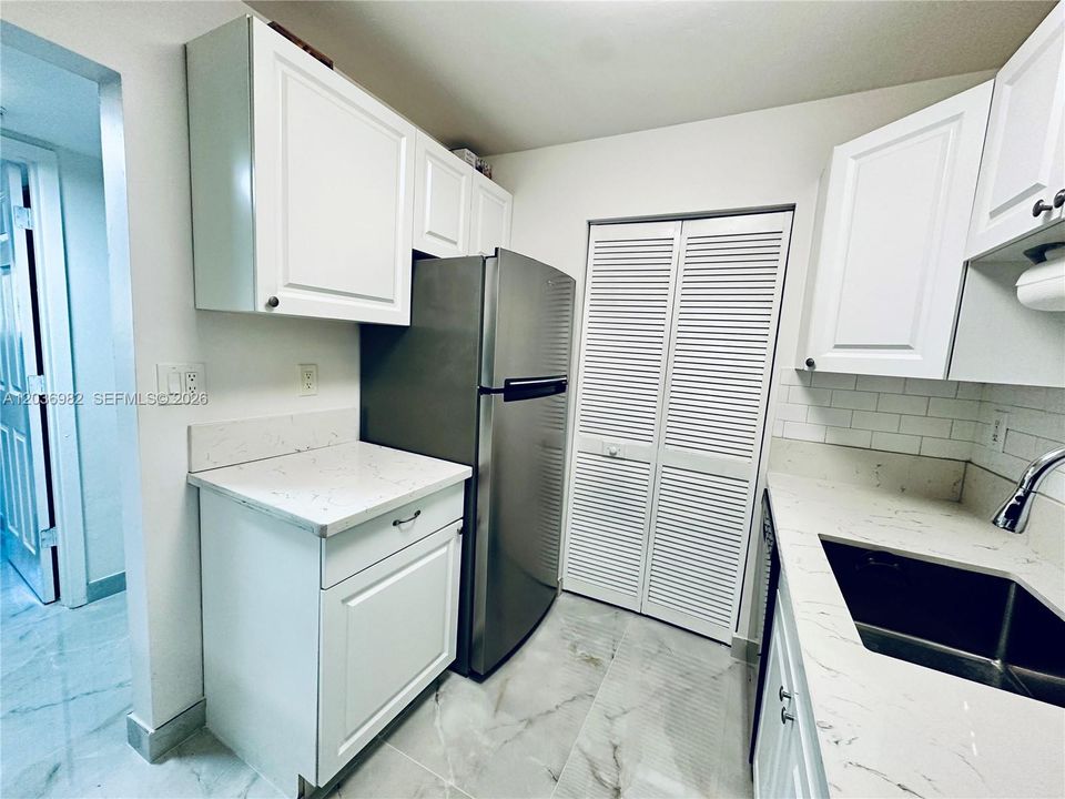 For Rent: $2,400 (2 beds, 2 baths, 924 Square Feet)