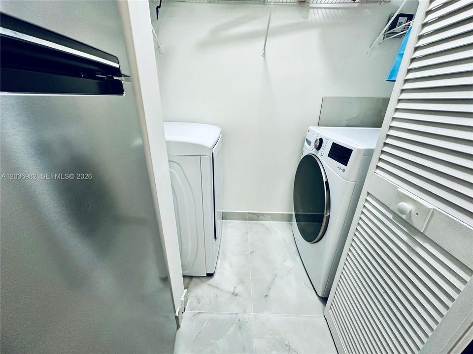 For Rent: $2,400 (2 beds, 2 baths, 924 Square Feet)