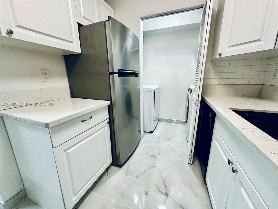 For Rent: $2,400 (2 beds, 2 baths, 924 Square Feet)