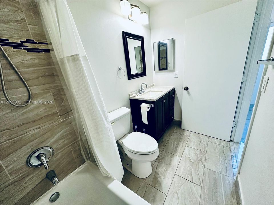 For Rent: $2,400 (2 beds, 2 baths, 924 Square Feet)