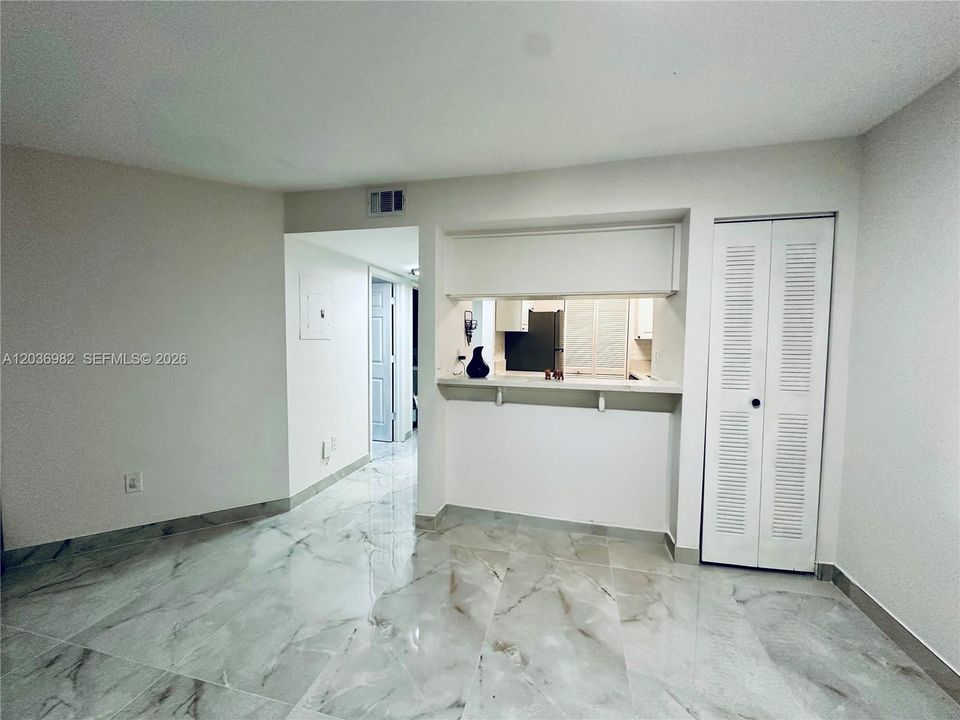 For Rent: $2,400 (2 beds, 2 baths, 924 Square Feet)