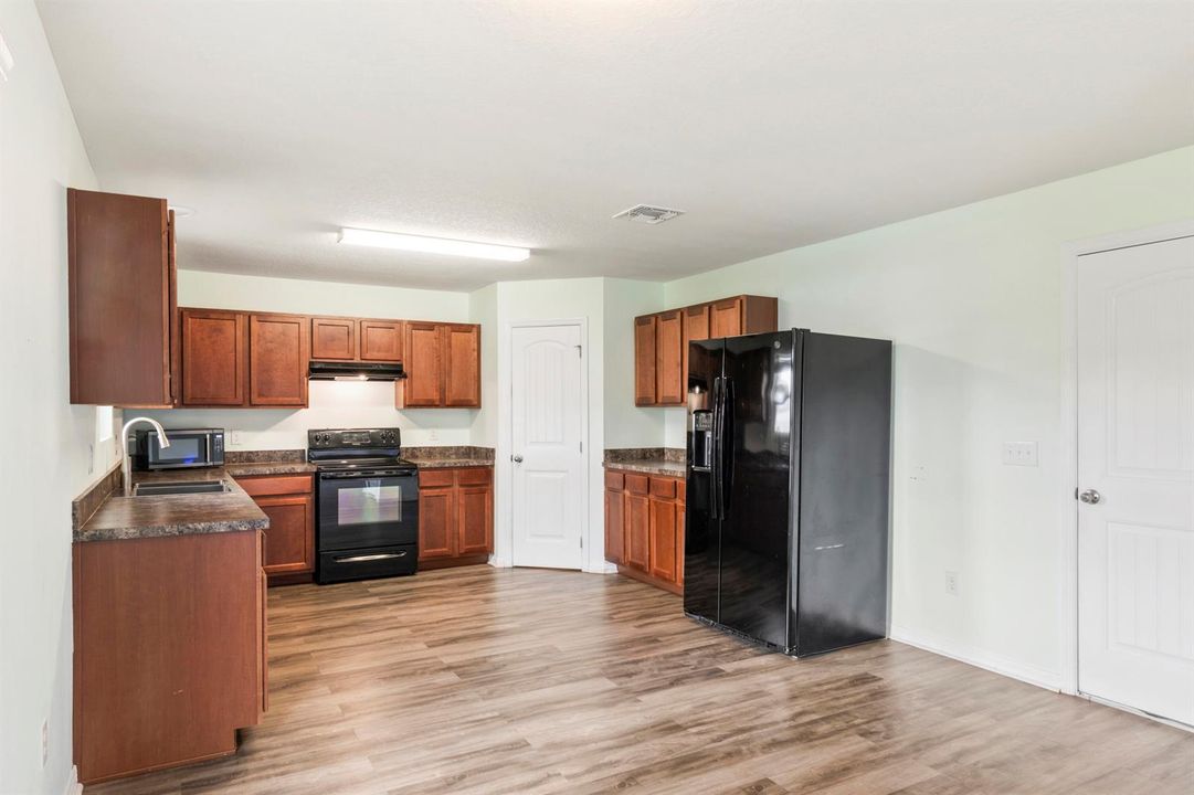 1833-SW_Cameo_Blvd_013