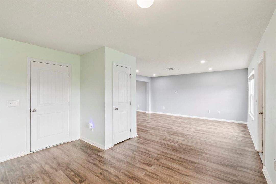 1833-SW_Cameo_Blvd_016