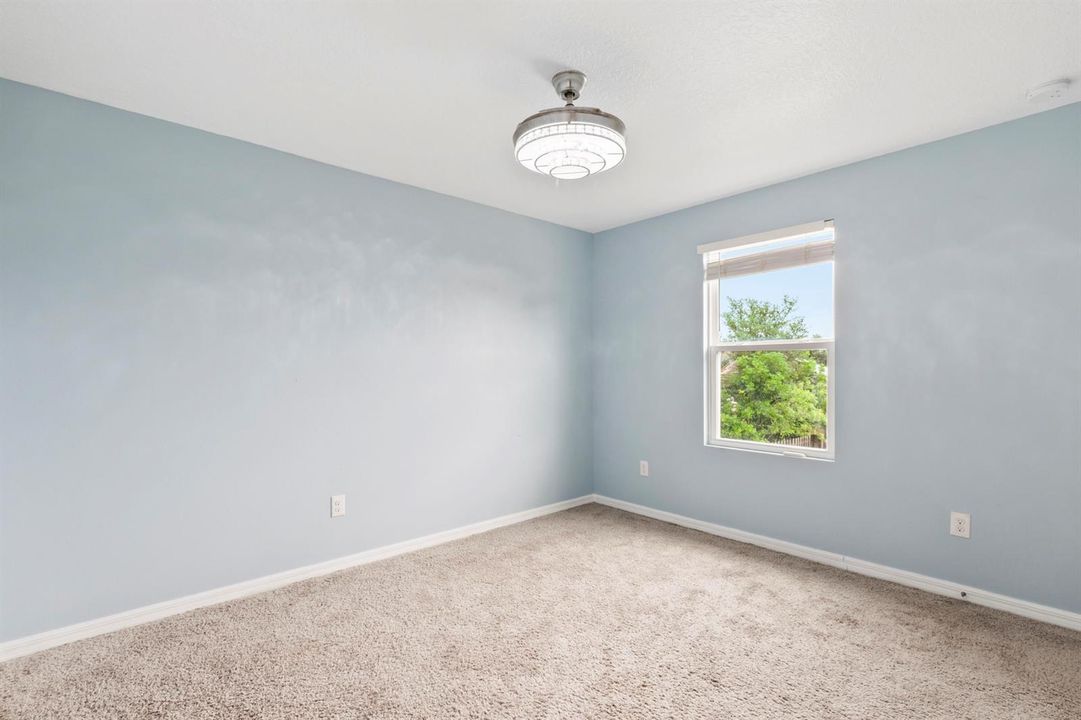1833-SW_Cameo_Blvd_028