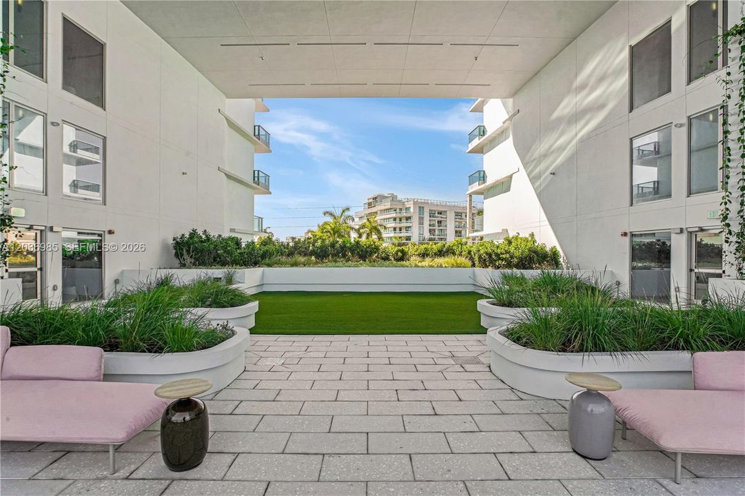 For Rent: $16,750 (4 beds, 4 baths, 2497 Square Feet)