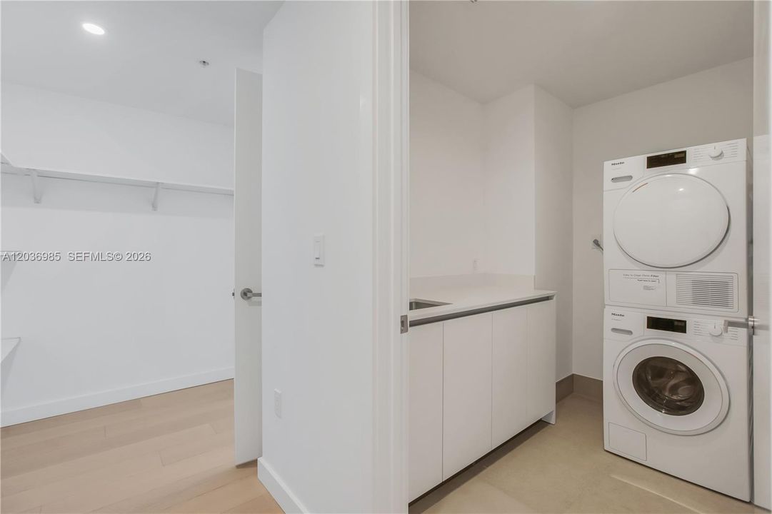 For Rent: $16,750 (4 beds, 4 baths, 2497 Square Feet)
