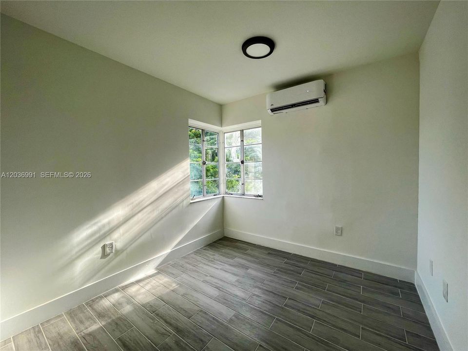 For Rent: $2,300 (2 beds, 1 baths, 3688 Square Feet)