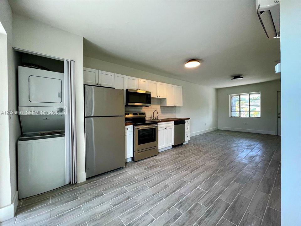 For Rent: $2,300 (2 beds, 1 baths, 3688 Square Feet)