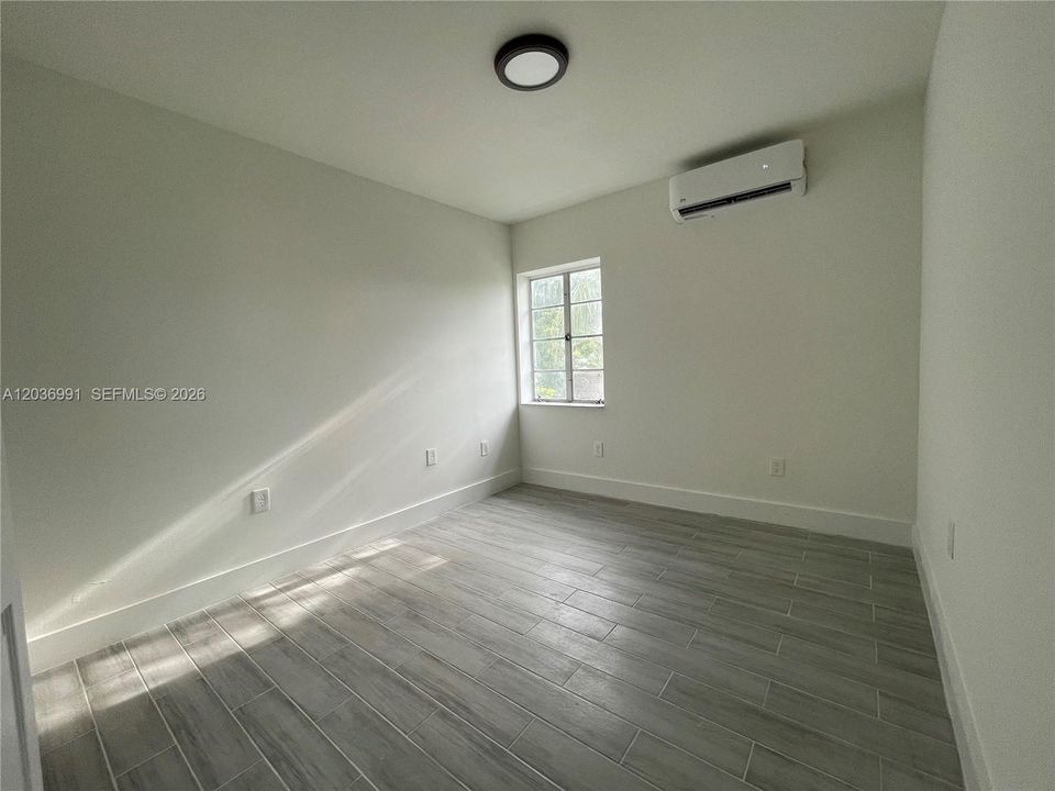For Rent: $2,300 (2 beds, 1 baths, 3688 Square Feet)