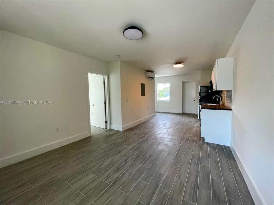 For Rent: $2,300 (2 beds, 1 baths, 3688 Square Feet)