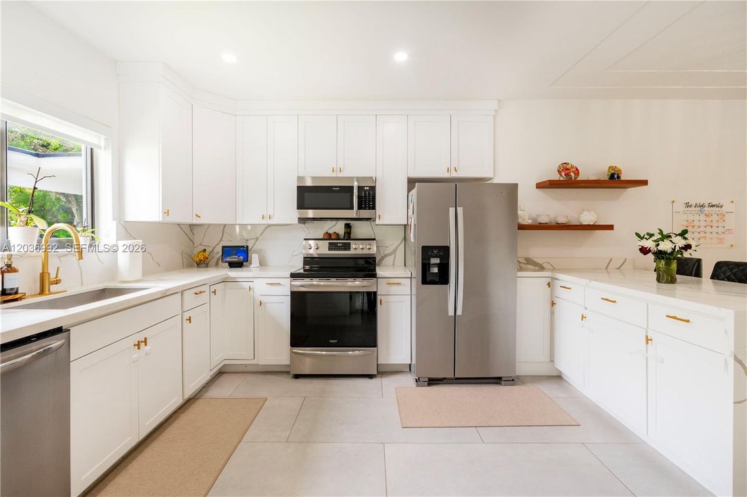 For Sale: $2,999,999 (4 beds, 3 baths, 2870 Square Feet)