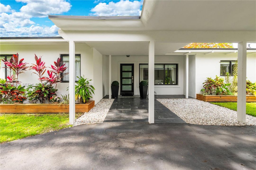 For Sale: $2,999,999 (4 beds, 3 baths, 2870 Square Feet)