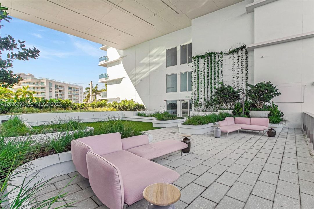 For Rent: $13,500 (3 beds, 3 baths, 2068 Square Feet)