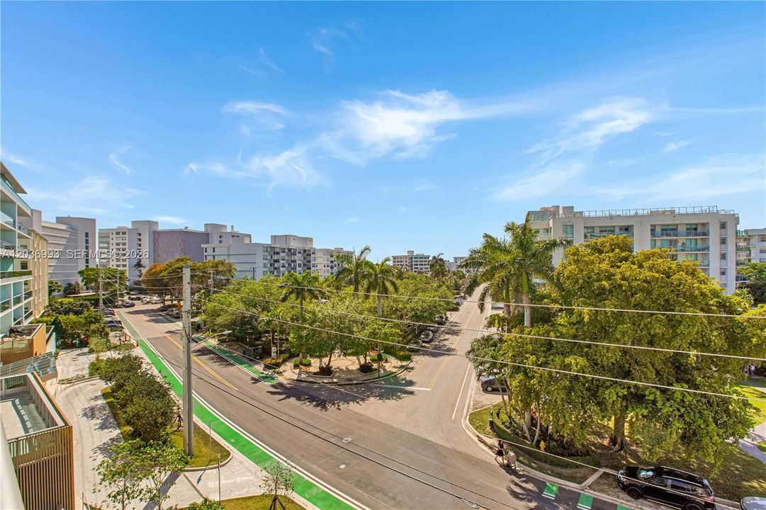 For Rent: $13,500 (3 beds, 3 baths, 2068 Square Feet)