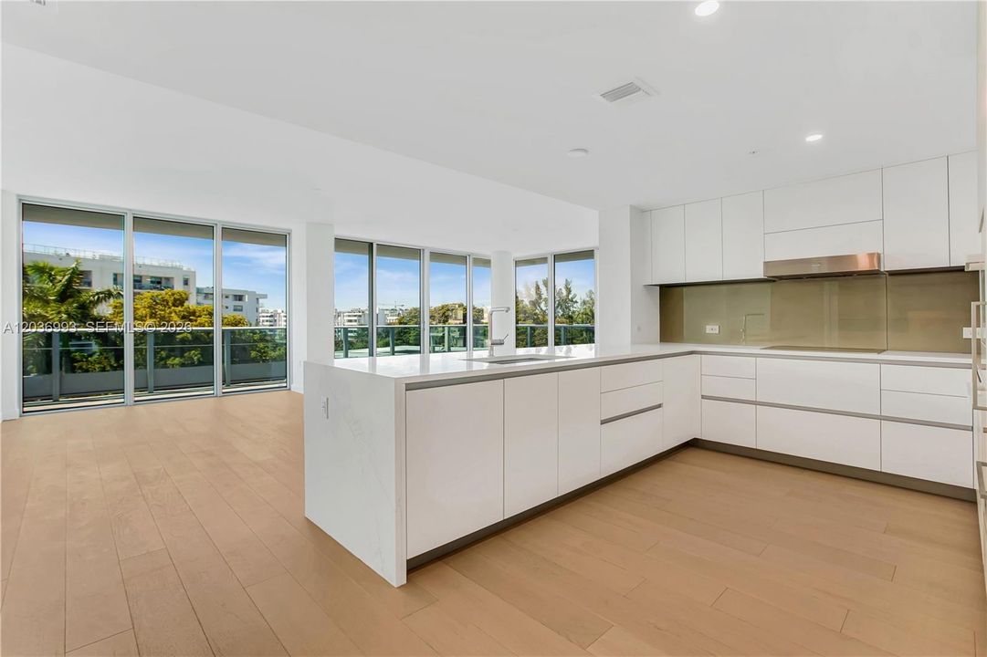 For Rent: $13,500 (3 beds, 3 baths, 2068 Square Feet)