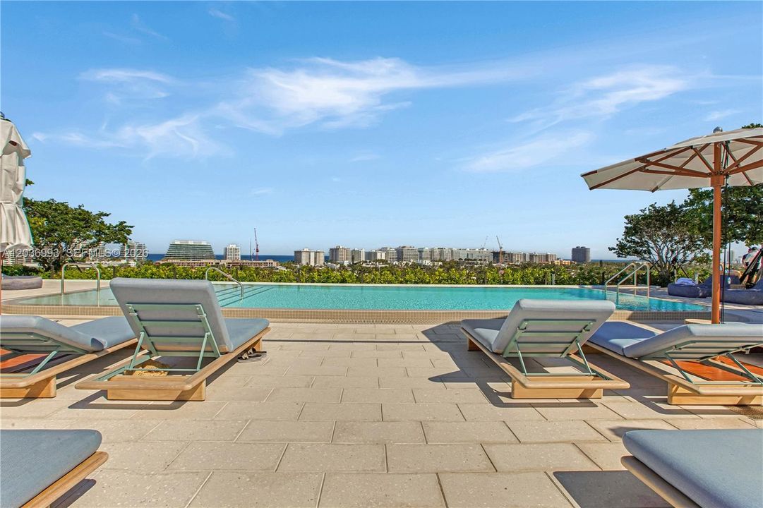 For Rent: $13,500 (3 beds, 3 baths, 2068 Square Feet)