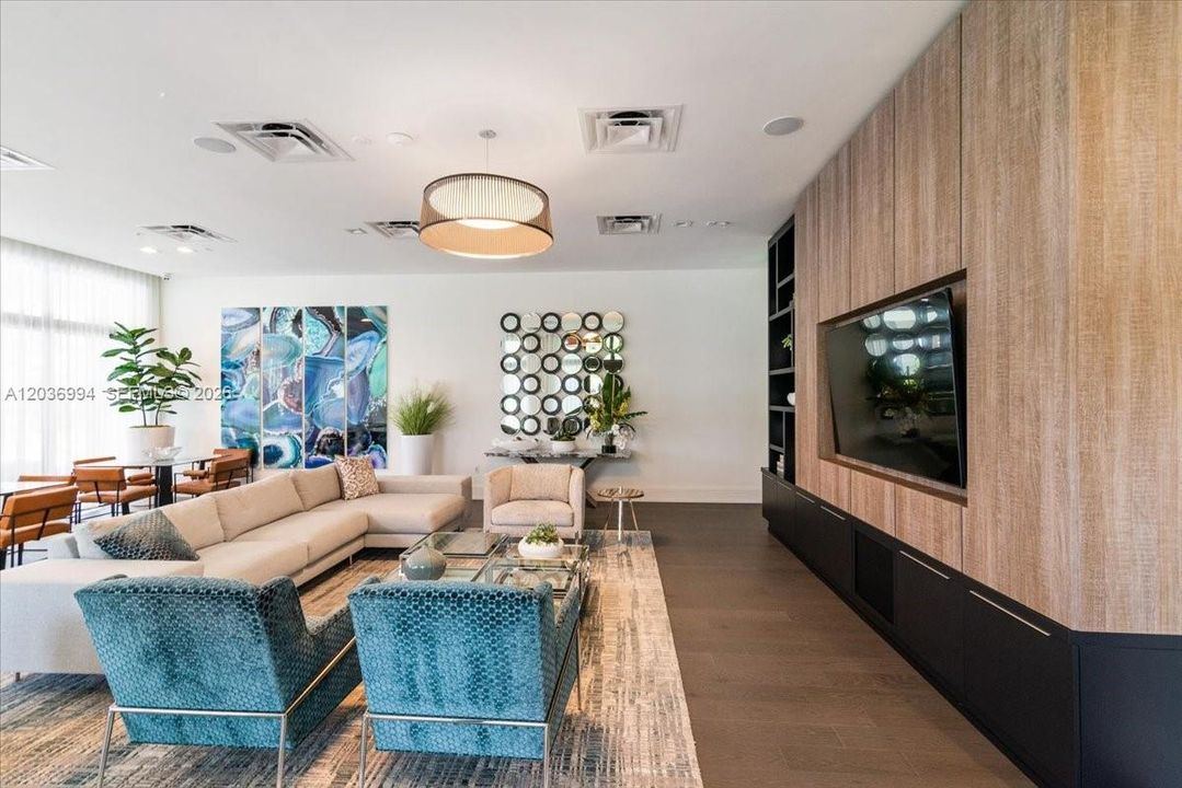 En Venta: $505,000 (2 camas, 2 baños, 1129 Pies cuadrados)