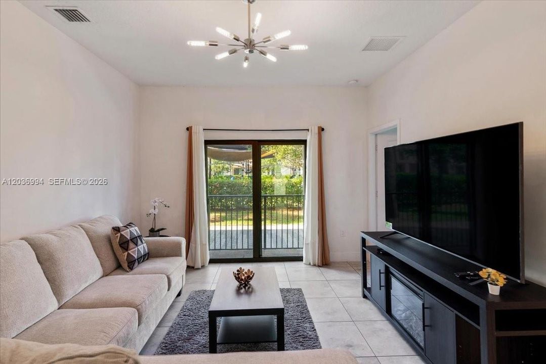 En Venta: $505,000 (2 camas, 2 baños, 1129 Pies cuadrados)
