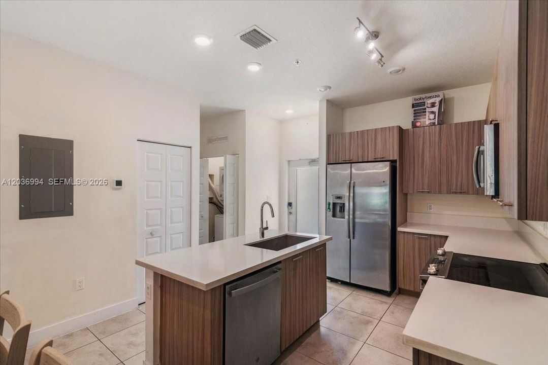 En Venta: $505,000 (2 camas, 2 baños, 1129 Pies cuadrados)