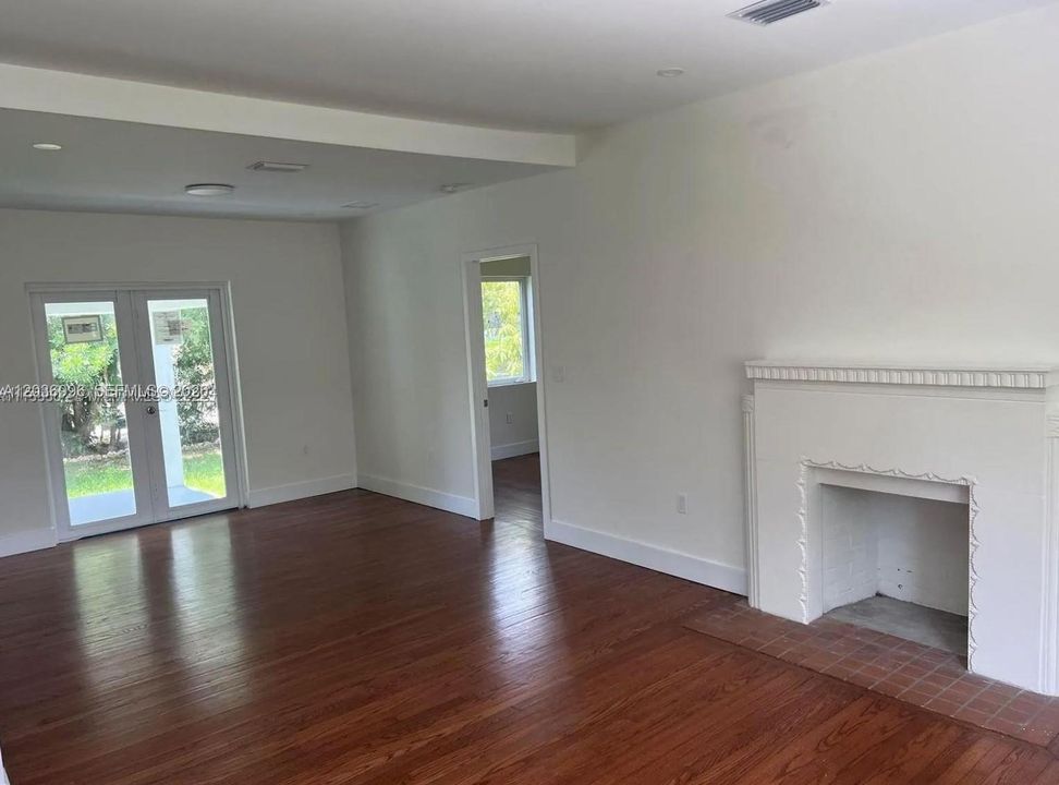 For Rent: $4,500 (3 beds, 2 baths, 1402 Square Feet)
