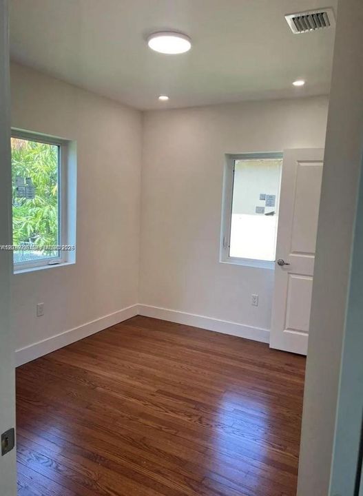 For Rent: $4,500 (3 beds, 2 baths, 1402 Square Feet)