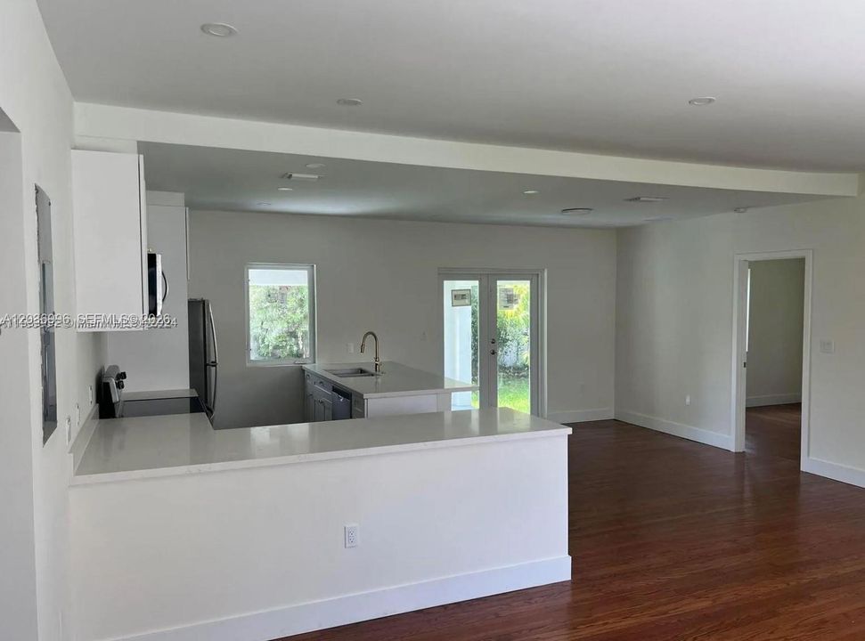 For Rent: $4,500 (3 beds, 2 baths, 1402 Square Feet)