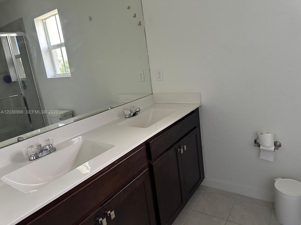 For Sale: $350,000 (3 beds, 2 baths, 1712 Square Feet)