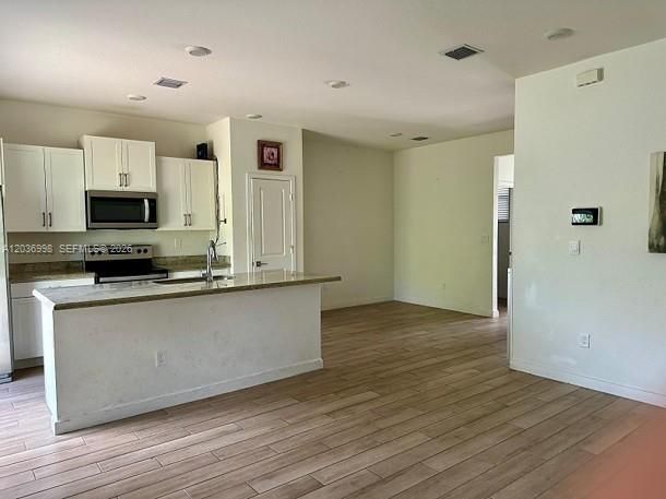 For Sale: $350,000 (3 beds, 2 baths, 1712 Square Feet)