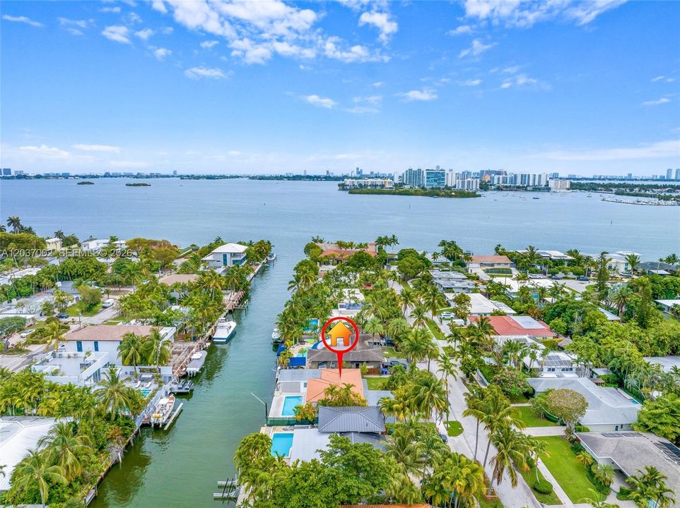 待售: $2,890,000 (0.18 acres)