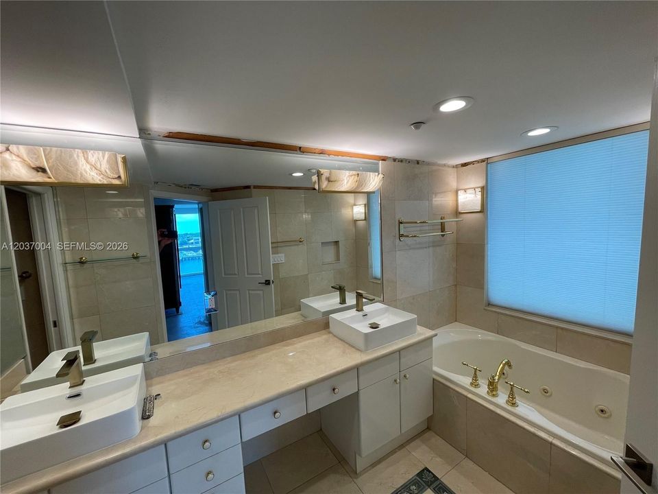 For Rent: $10,200 (3 beds, 2 baths, 1860 Square Feet)