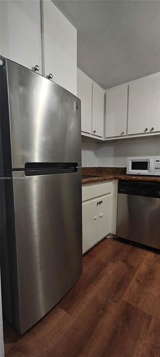 For Sale: $295,000 (1 beds, 1 baths, 580 Square Feet)