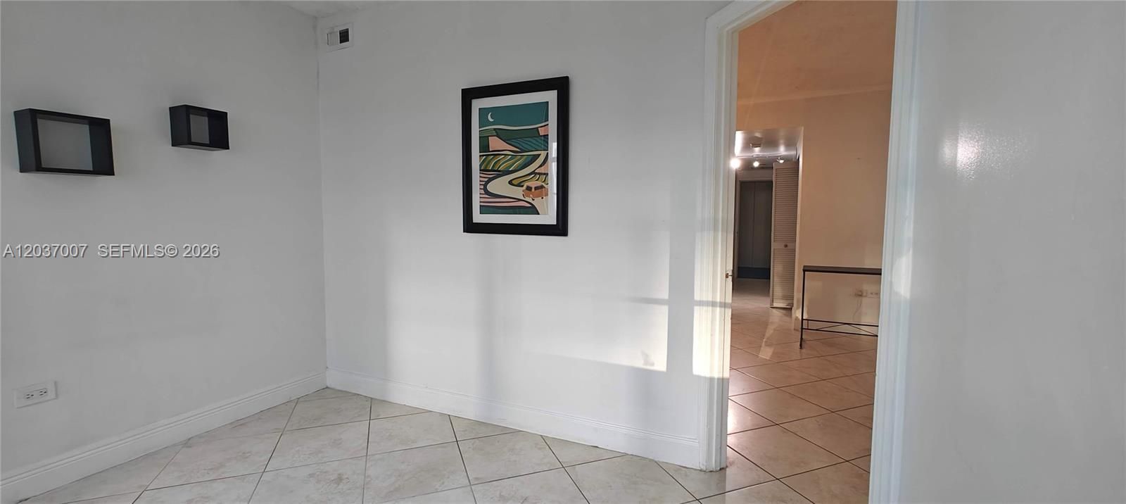 For Sale: $295,000 (1 beds, 1 baths, 580 Square Feet)