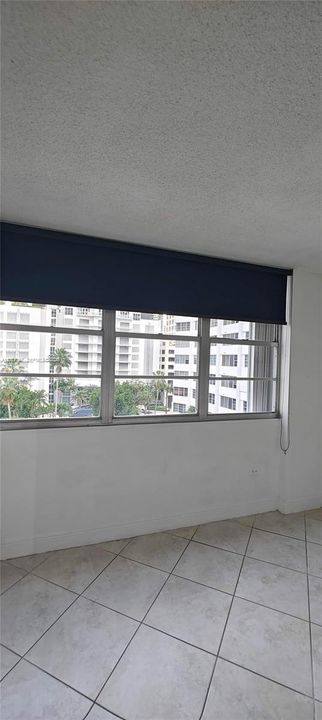 For Sale: $295,000 (1 beds, 1 baths, 580 Square Feet)