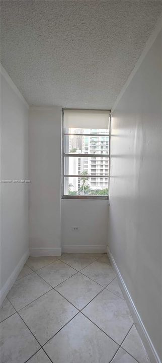 For Sale: $295,000 (1 beds, 1 baths, 580 Square Feet)