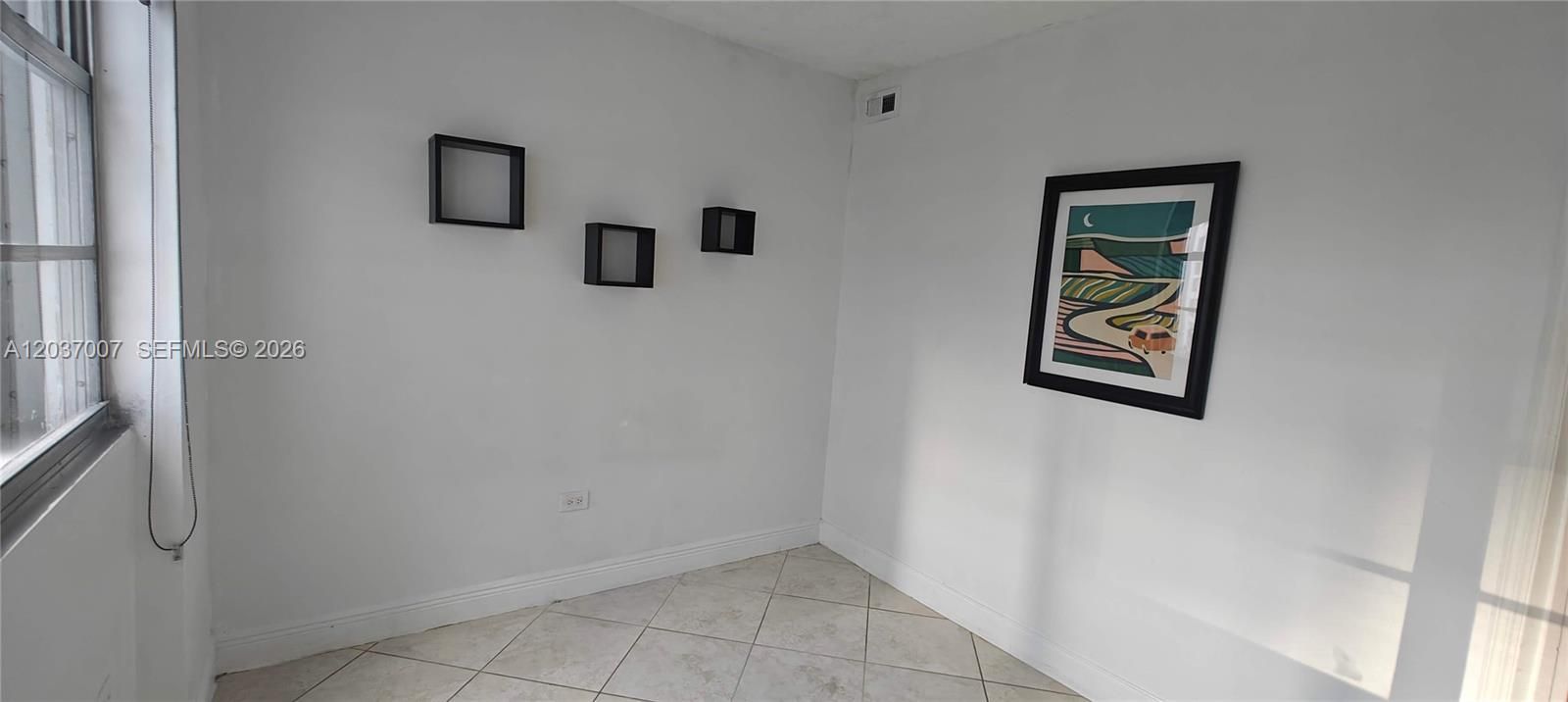 For Sale: $295,000 (1 beds, 1 baths, 580 Square Feet)