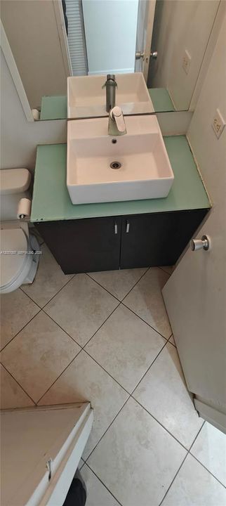 For Sale: $295,000 (1 beds, 1 baths, 580 Square Feet)
