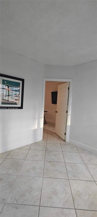 For Sale: $295,000 (1 beds, 1 baths, 580 Square Feet)