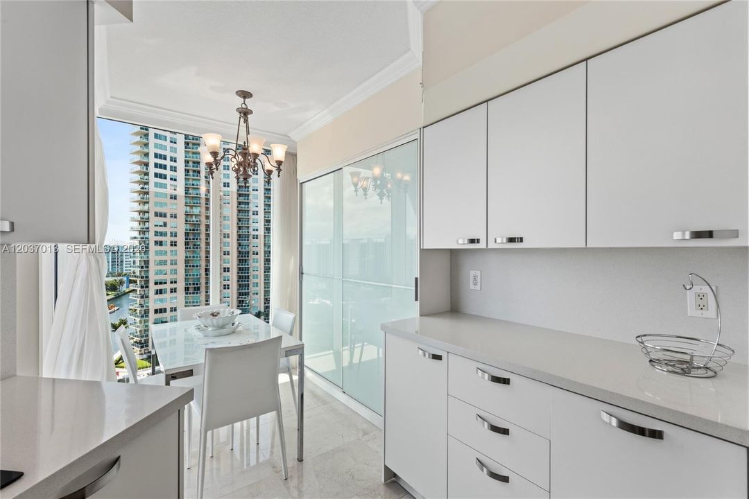 В аренду: $9,500 (3 спален, 3 ванн, 2130 Квадратных фут)