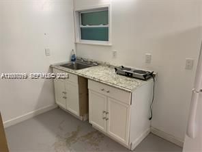 For Rent: $2,000 (2 beds, 1 baths, 1365 Square Feet)