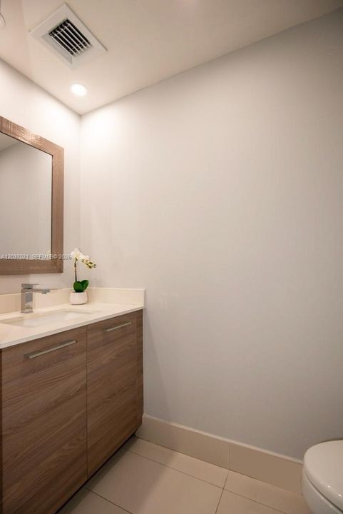 For Sale: $544,900 (1 beds, 1 baths, 649 Square Feet)
