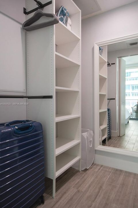 For Sale: $544,900 (1 beds, 1 baths, 649 Square Feet)