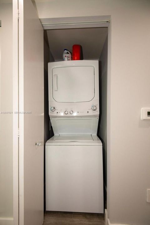 For Sale: $544,900 (1 beds, 1 baths, 649 Square Feet)