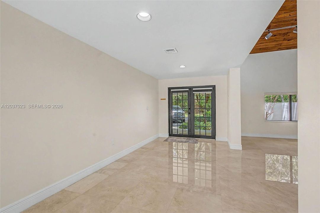 For Sale: $2,250,000 (4 beds, 3 baths, 2800 Square Feet)
